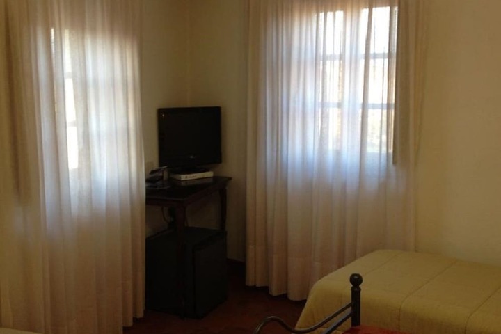 Room 9 of 31