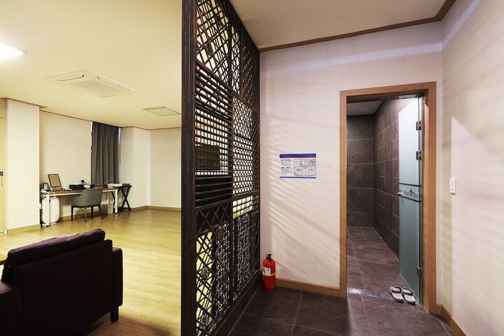 Room 48 of 90