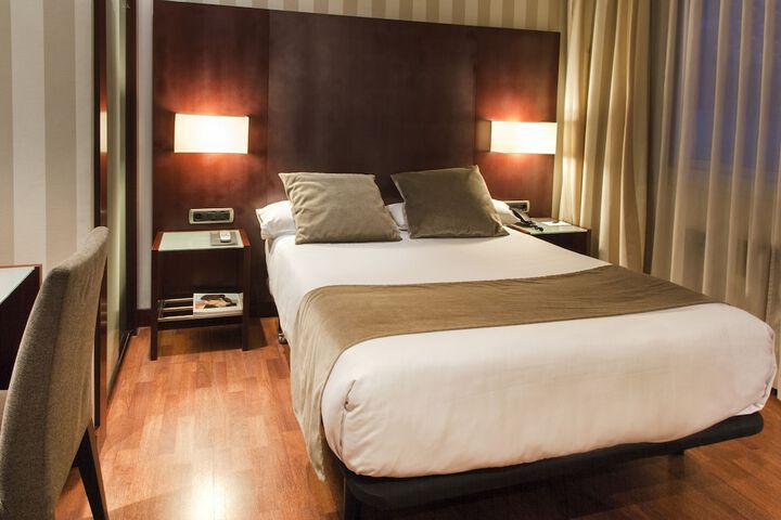 Room 5 of 37