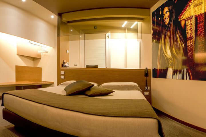Room 15 of 95