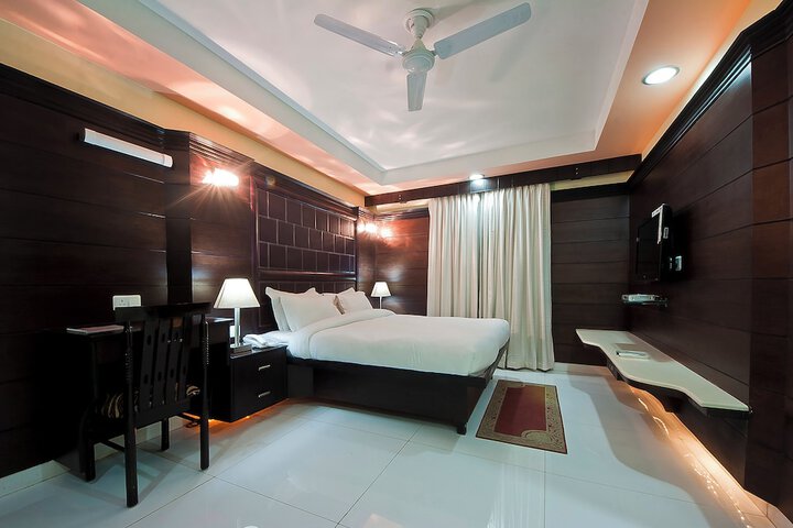 Room 4 of 27