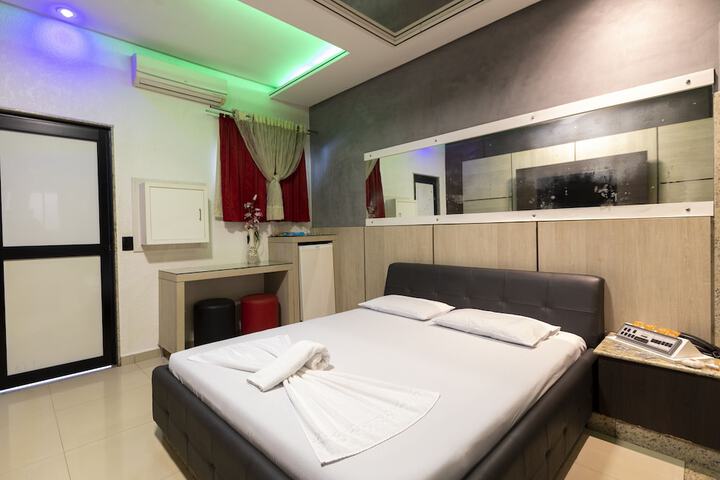 Room 32 of 114