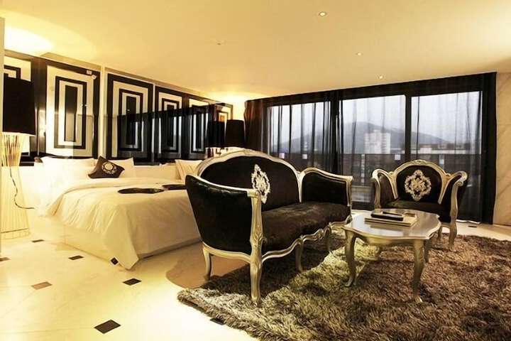 Room 14 of 45