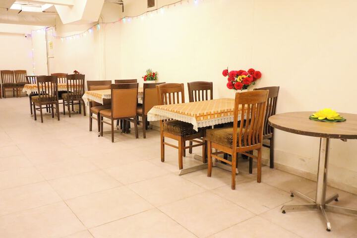 Dining 76 of 102