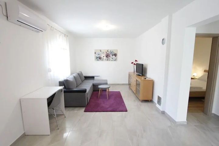 Room 3 of 18