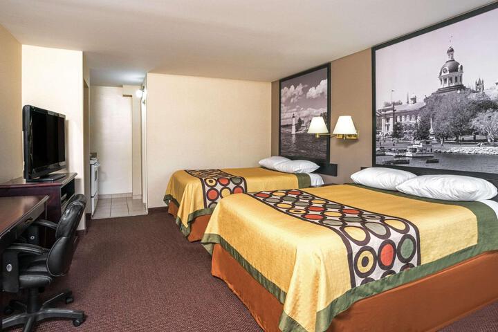2 Queen Beds (5 of 13)