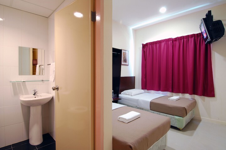 Room 9 of 12