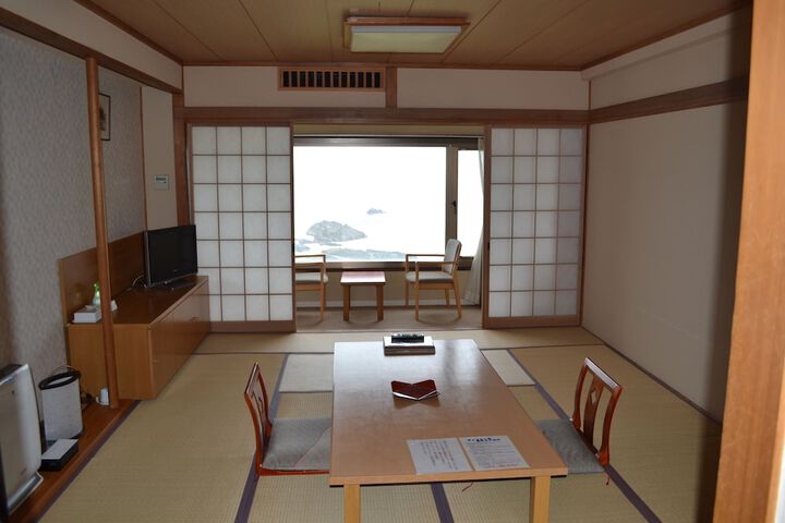 Room 10 of 11