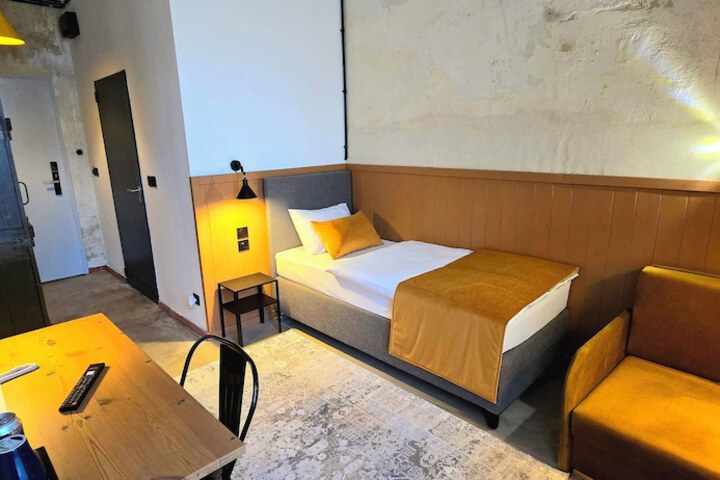 Room 17 of 51