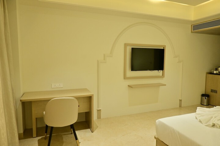 Room 5 of 27