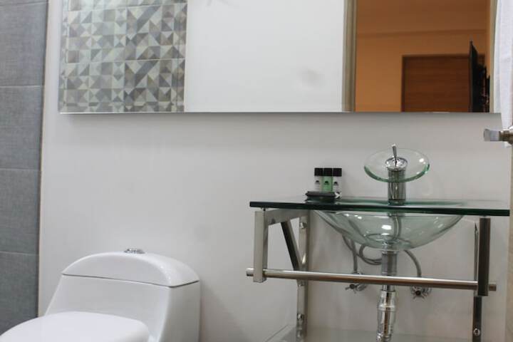 Room 25 of 40