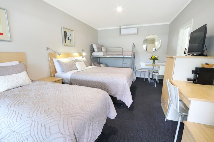 Room 4 of 19