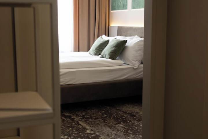 Room 5 of 92