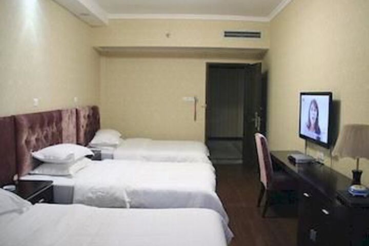 Room 6 of 19