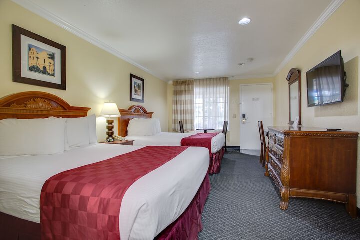 Superior 2 Queen Beds (19 of 25)