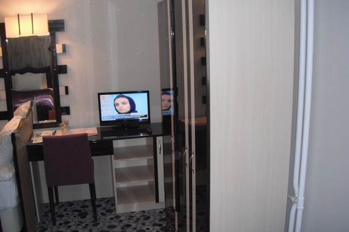 Room 42 of 90