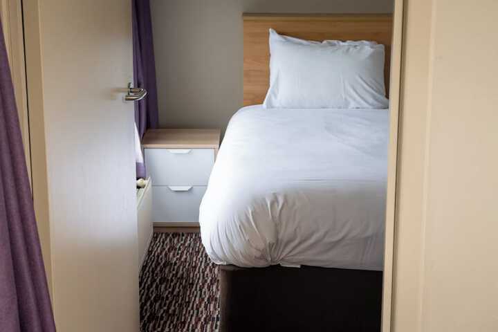Room 14 of 32