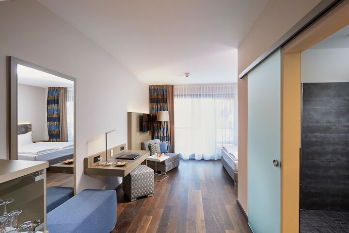 Room 5 of 110