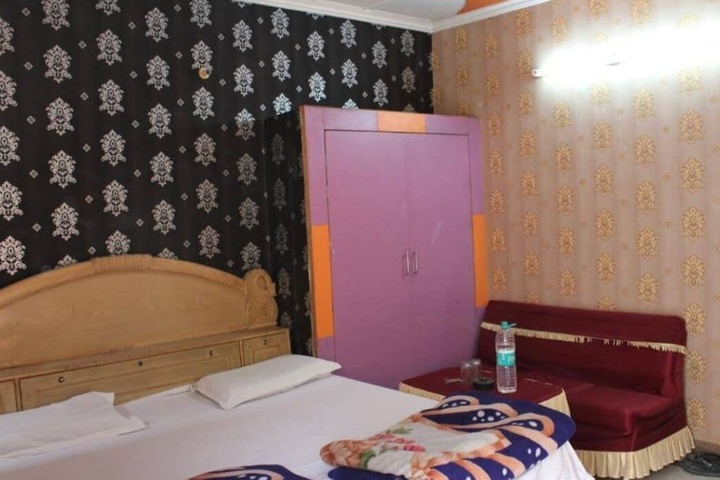 Room 12 of 26