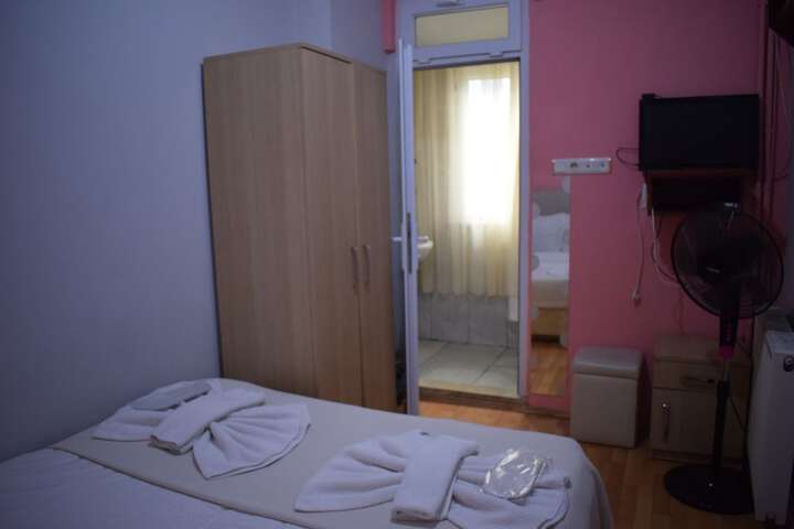 Room 6 of 40