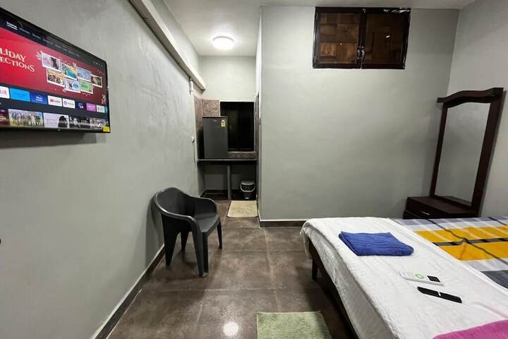 Room 7 of 10