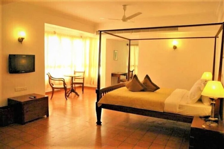 Room 5 of 11
