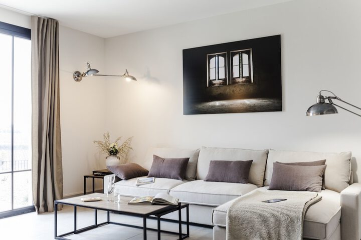 Room 100 of 151