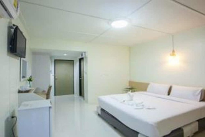 Room 9 of 42