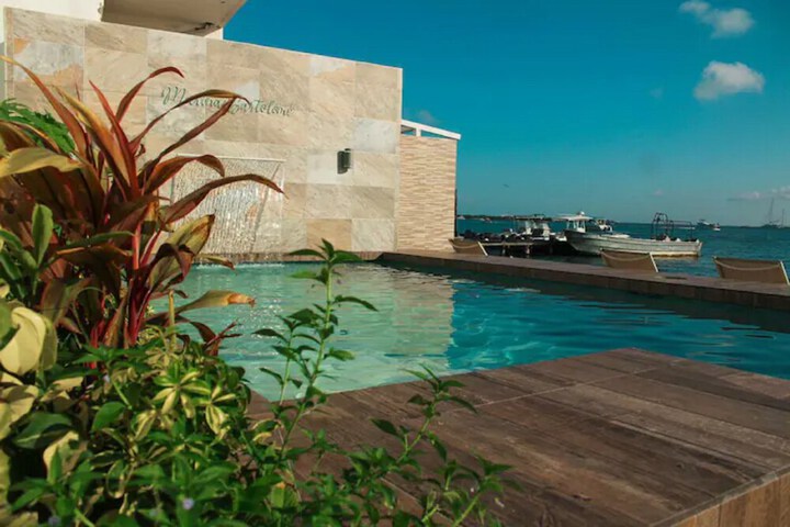 Pool 21 of 25