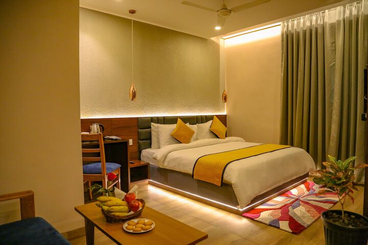 Room 8 of 28