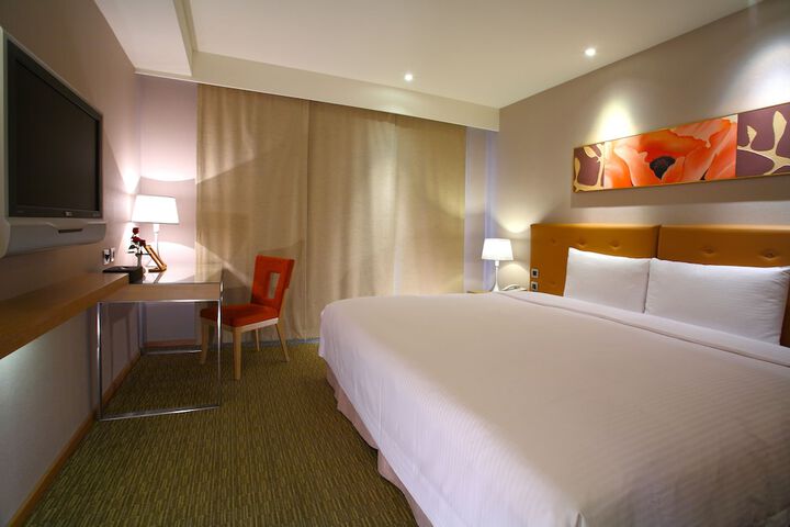 Room 8 of 34