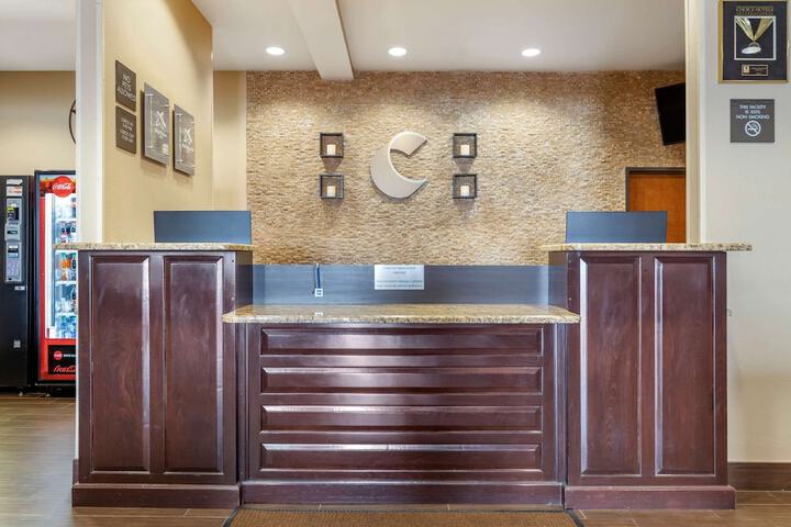 Entrance & Lobby