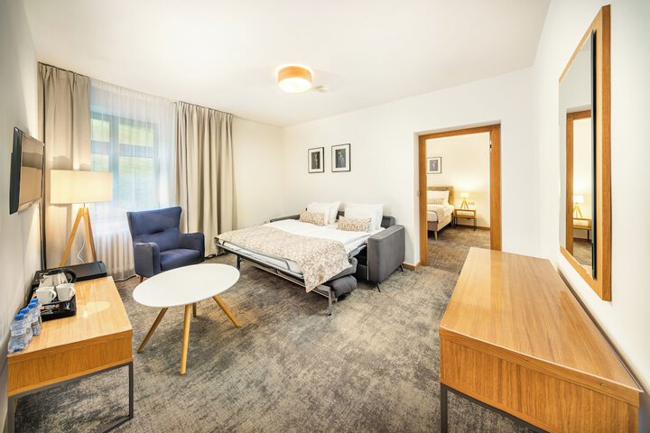 Room 11 of 34