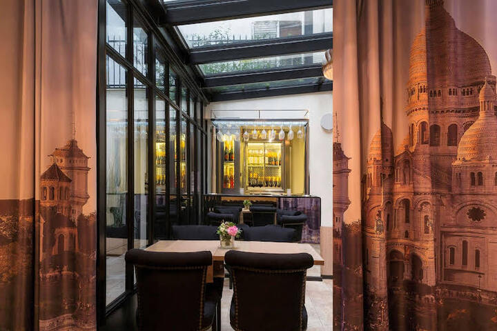 Kyriad XVIII Hotel