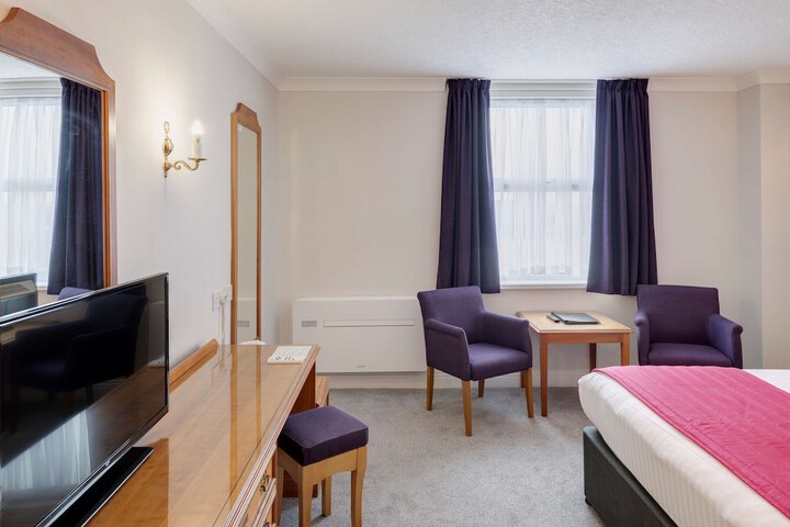 Room 42 of 109