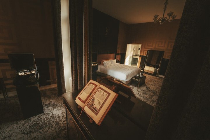 Room 12 of 24
