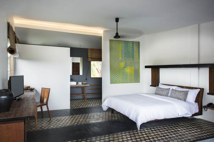 Room 4 of 37