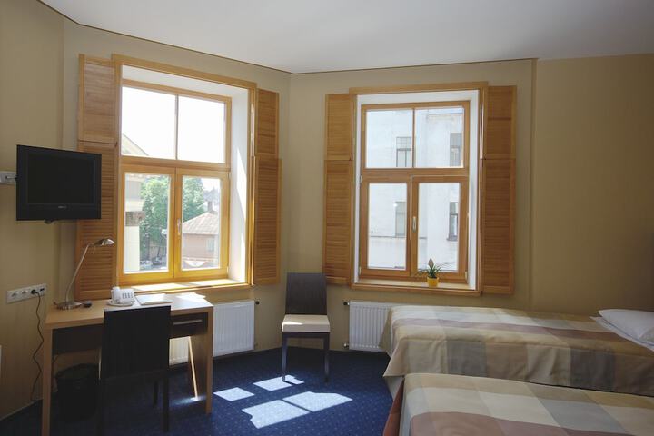 Room 6 of 85