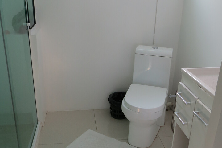 Room 3 of 28