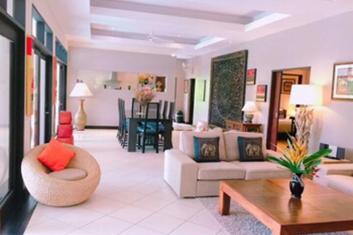 Room 4 of 12