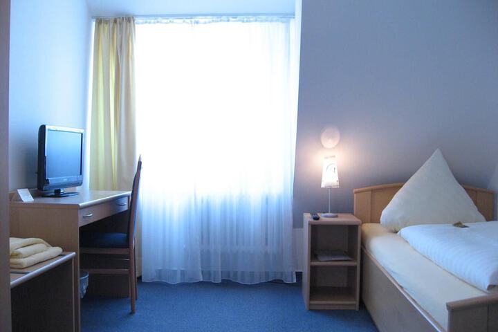 Room 7 of 17