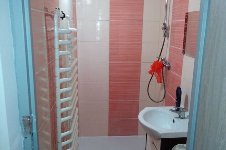 Room 10 of 14