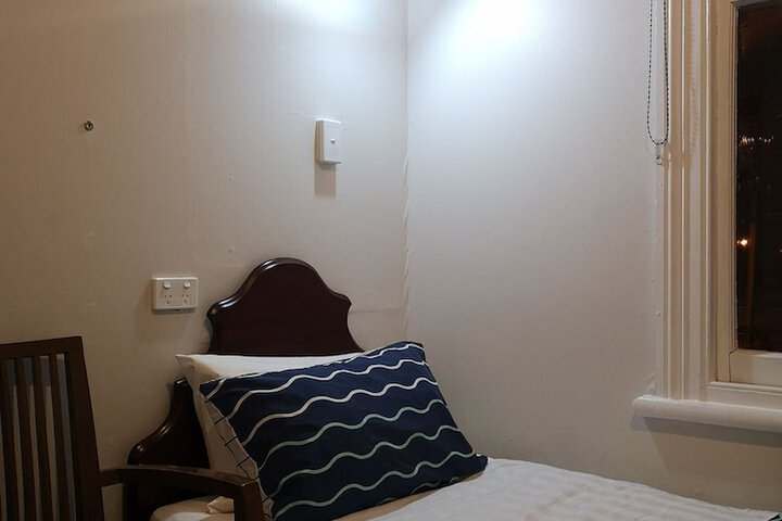 Room 19 of 37