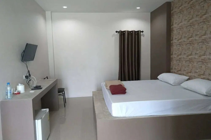 Room 2 of 9