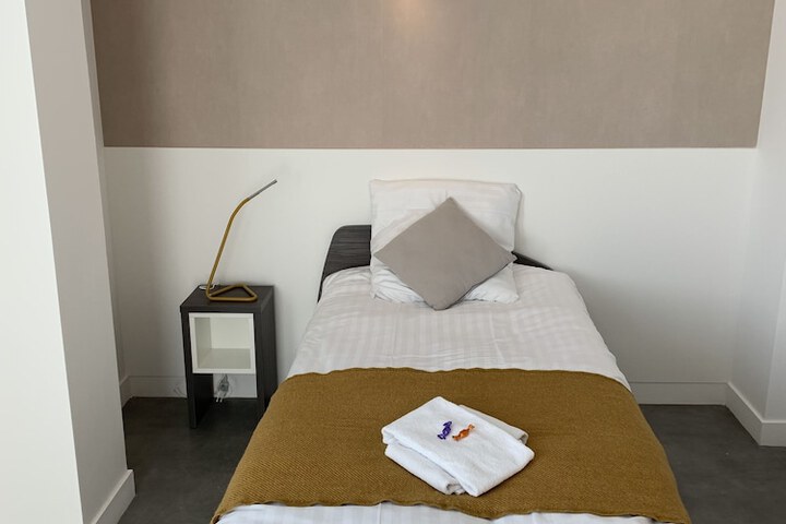 Room 5 of 25