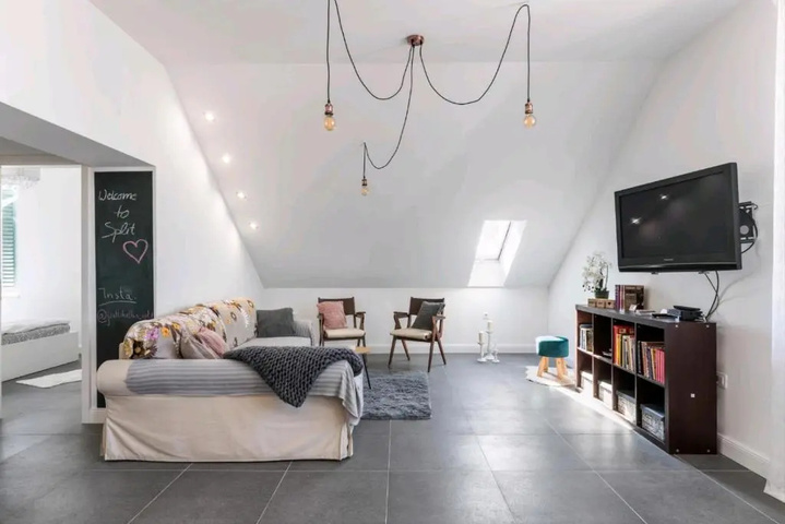 Room 5 of 13
