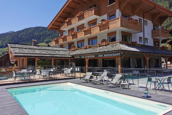 Hôtel-Chalet Les Ecureuils Restaurant Piscine, Jardin, Garage