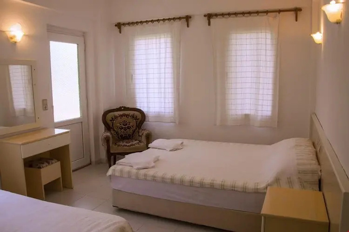 Room 2 of 2