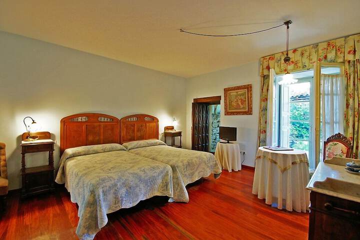 Room 8 of 48