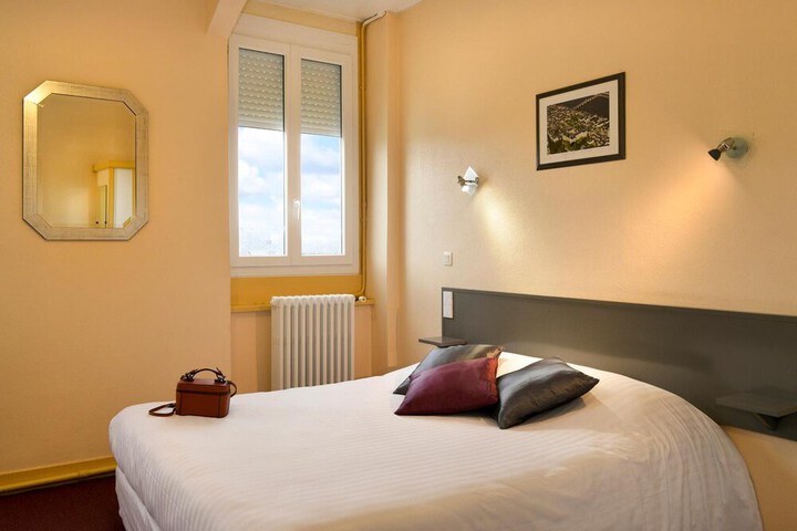 Room 25 of 43